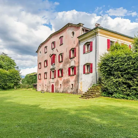 Timeless Charm - Stunning Aparment In